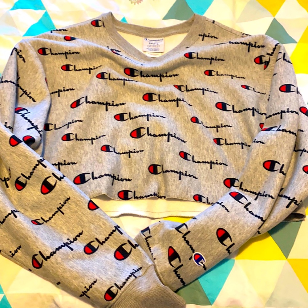 Champion size small crop logo